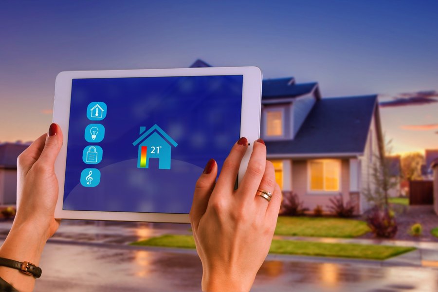 tablette gérant la température de sa maison